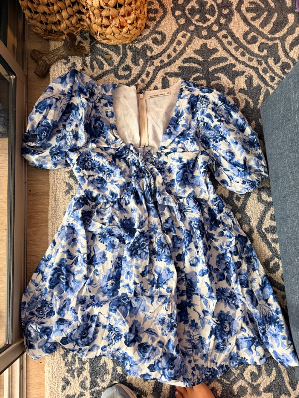 Abercrombie & Fitch White and Blue Floral Puff-Sleeve Midi Dress